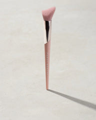 Cheek-Hugging Highlight Brush 120